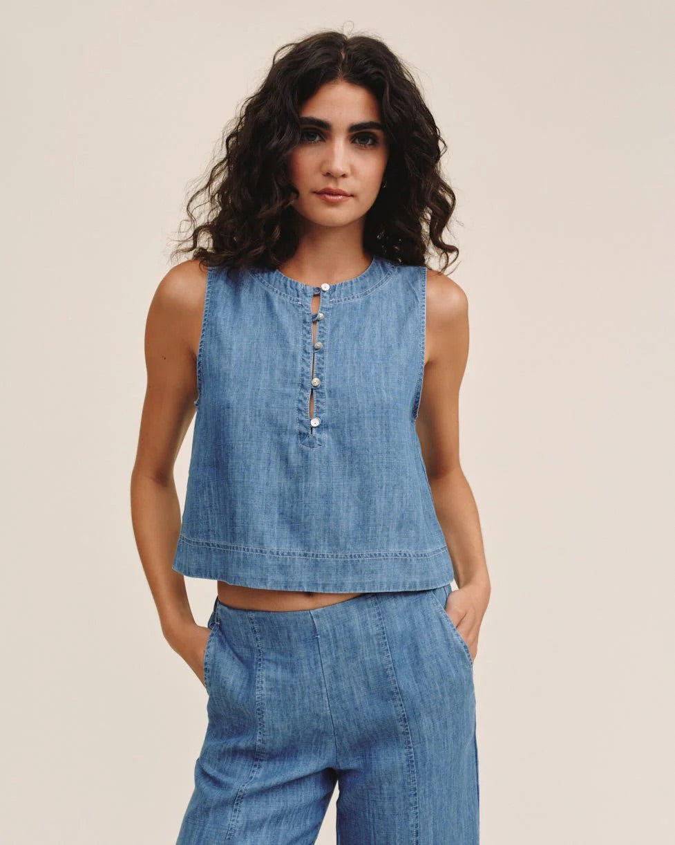 SLEEVELESS PLACKET PULLOVER