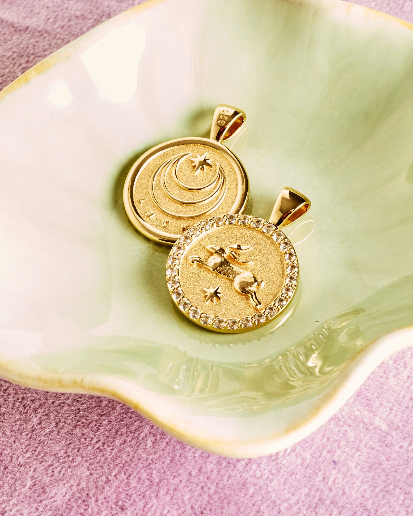 JW LUCKY RABBIT JW SMALL EMBELLISHED PENDANT COIN 16-18" CLASSIC ROLO