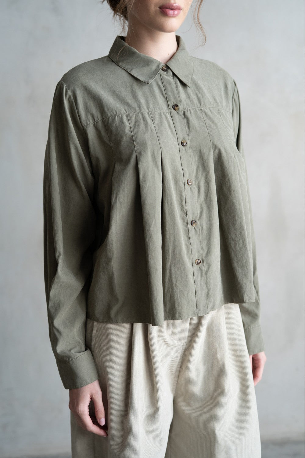 PLEATED BUTTON UP LONG SLEEVE SHIRT