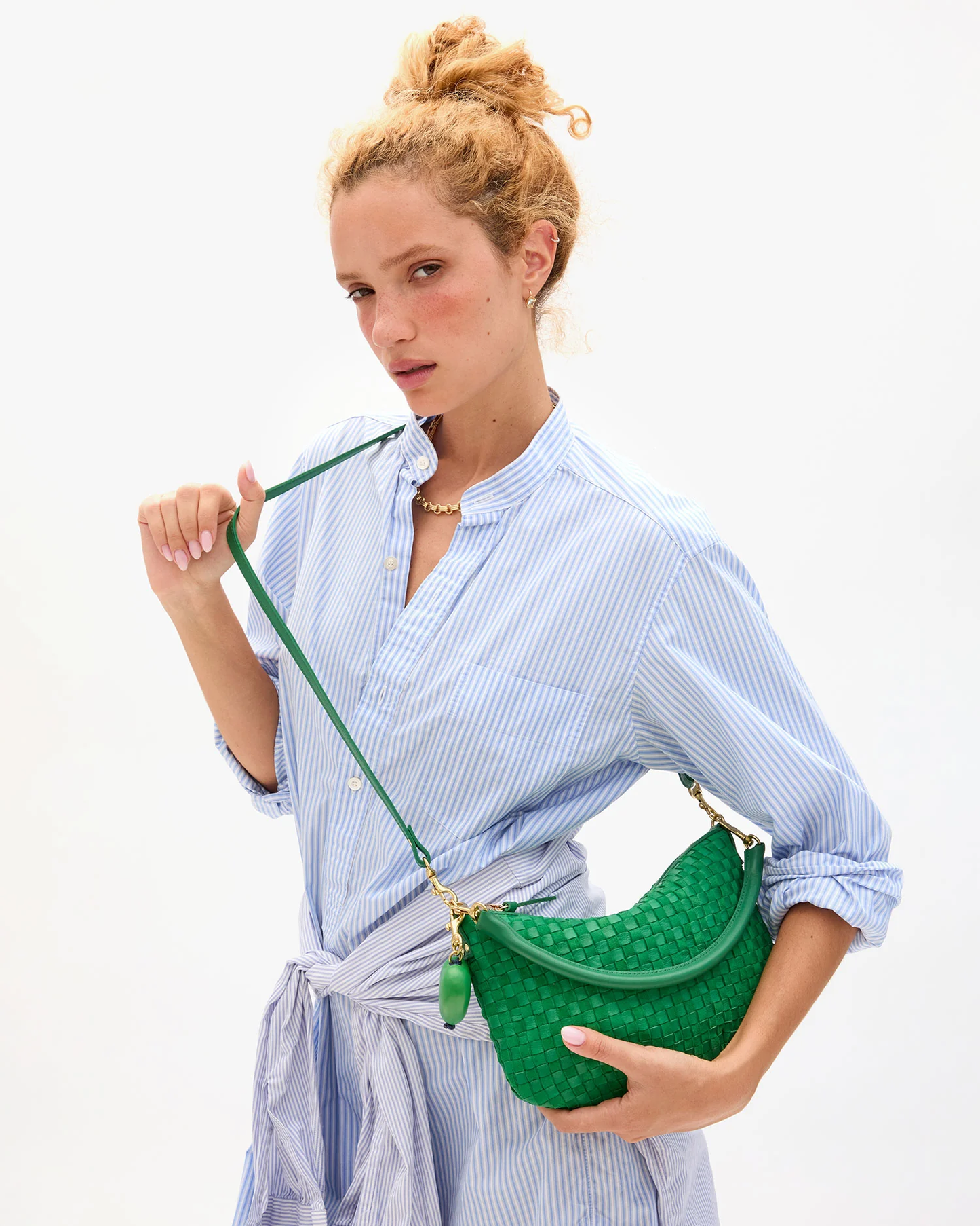 PETIE MOYEN MESSENGER IN GRASS