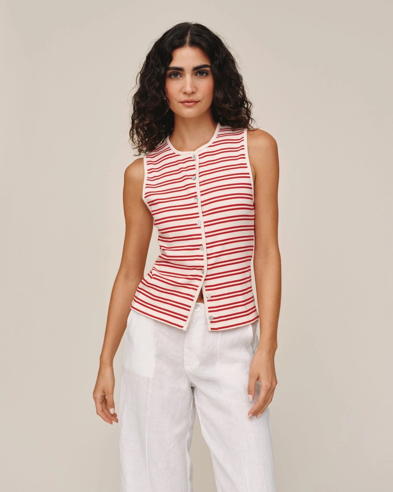 SLEEVELESS FITTED BUTTON DOWN TOP