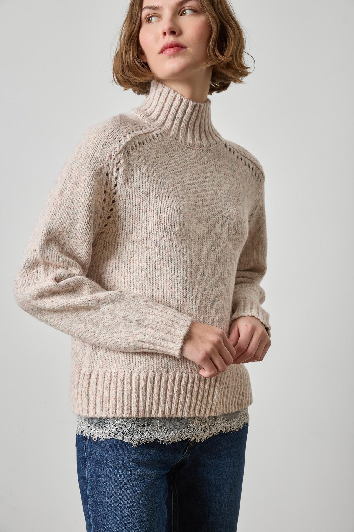 LACE TRIM PULLOVER SWEATER