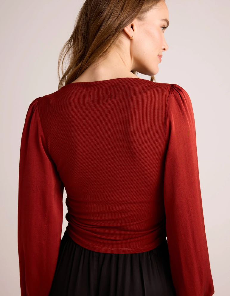 RUCHED WAIST FLOWY SLEEVE TOP