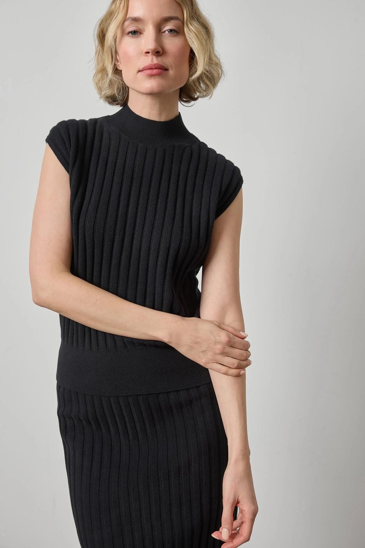 MOCK NECK WEDGE SWEATER