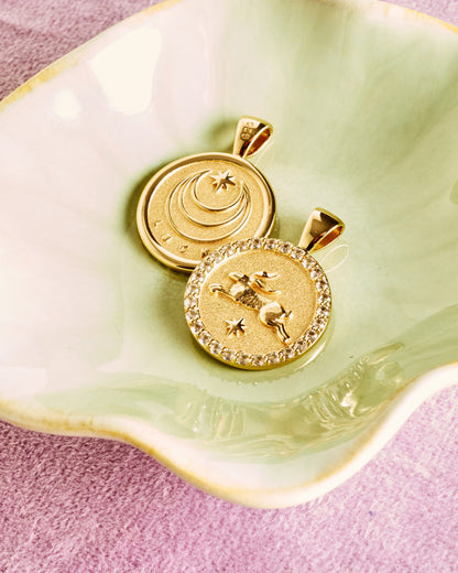 JW LUCKY RABBIT JW SMALL EMBELLISHED PENDANT COIN 16-18" CLASSIC ROLO