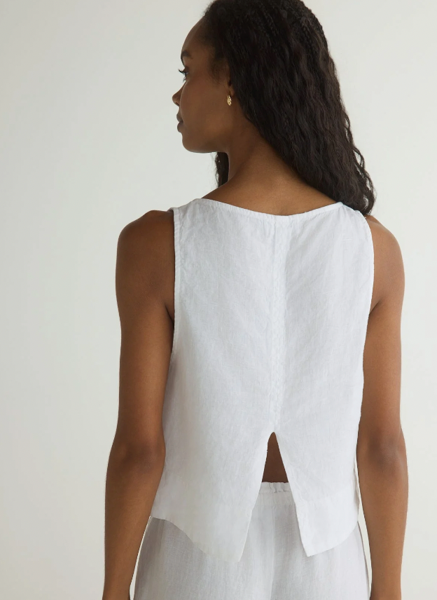 SLEEVELESS BOAT NECKS SPLIT BACK