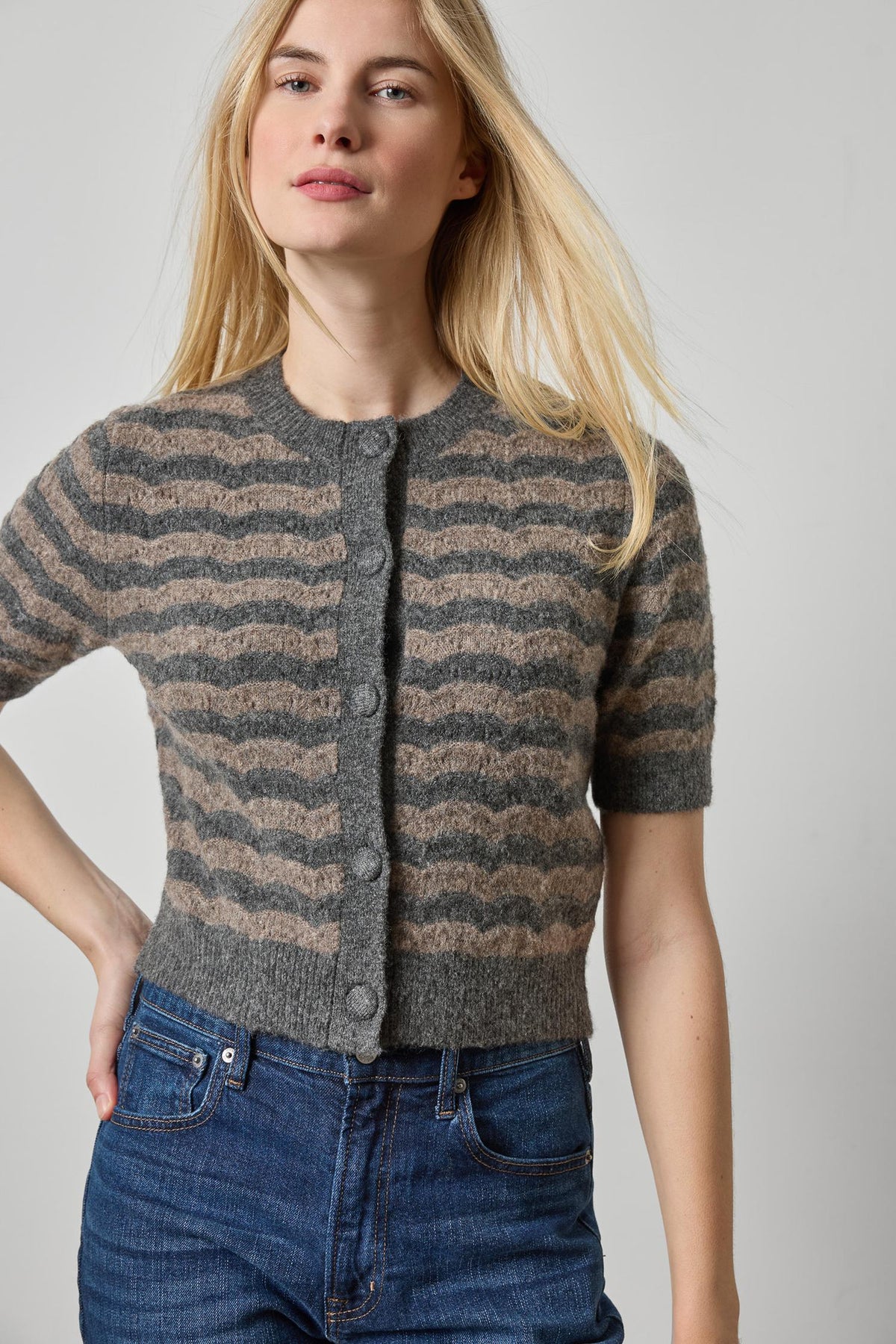 SHORT SLEEVE CREWNECK CARDIGAN