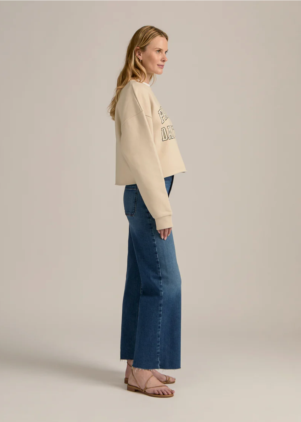 CROPPED COLLEGIATE SWEATSHIRT