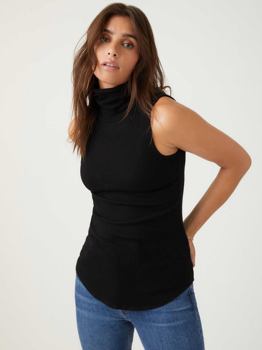 SLEEVELESS TURTLENECK TOP