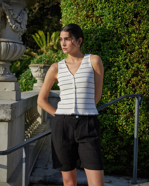 RUFFLE HEM KNITTED VEST