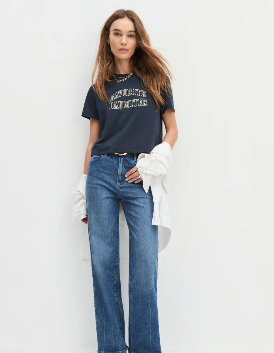 FAVORITE DAUGHTER CROPPED COLLEGIATE TEE