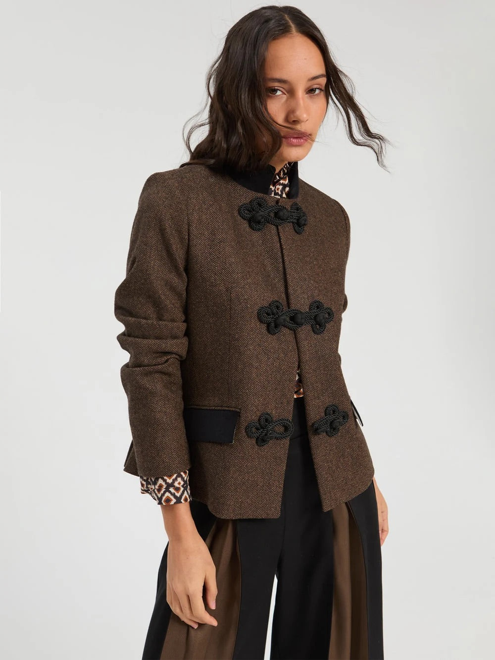 BLAZER WITH EMB CLOSER