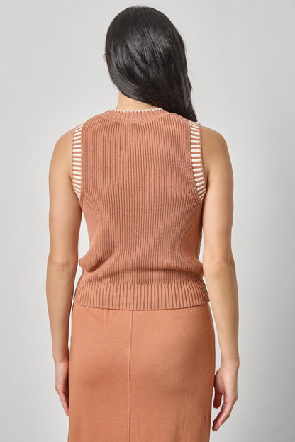 SLEEVELESS CREWNECK SWEATER