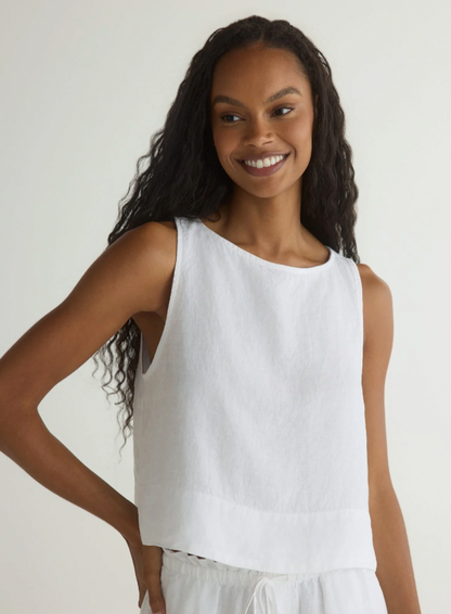 SLEEVELESS BOAT NECKS SPLIT BACK