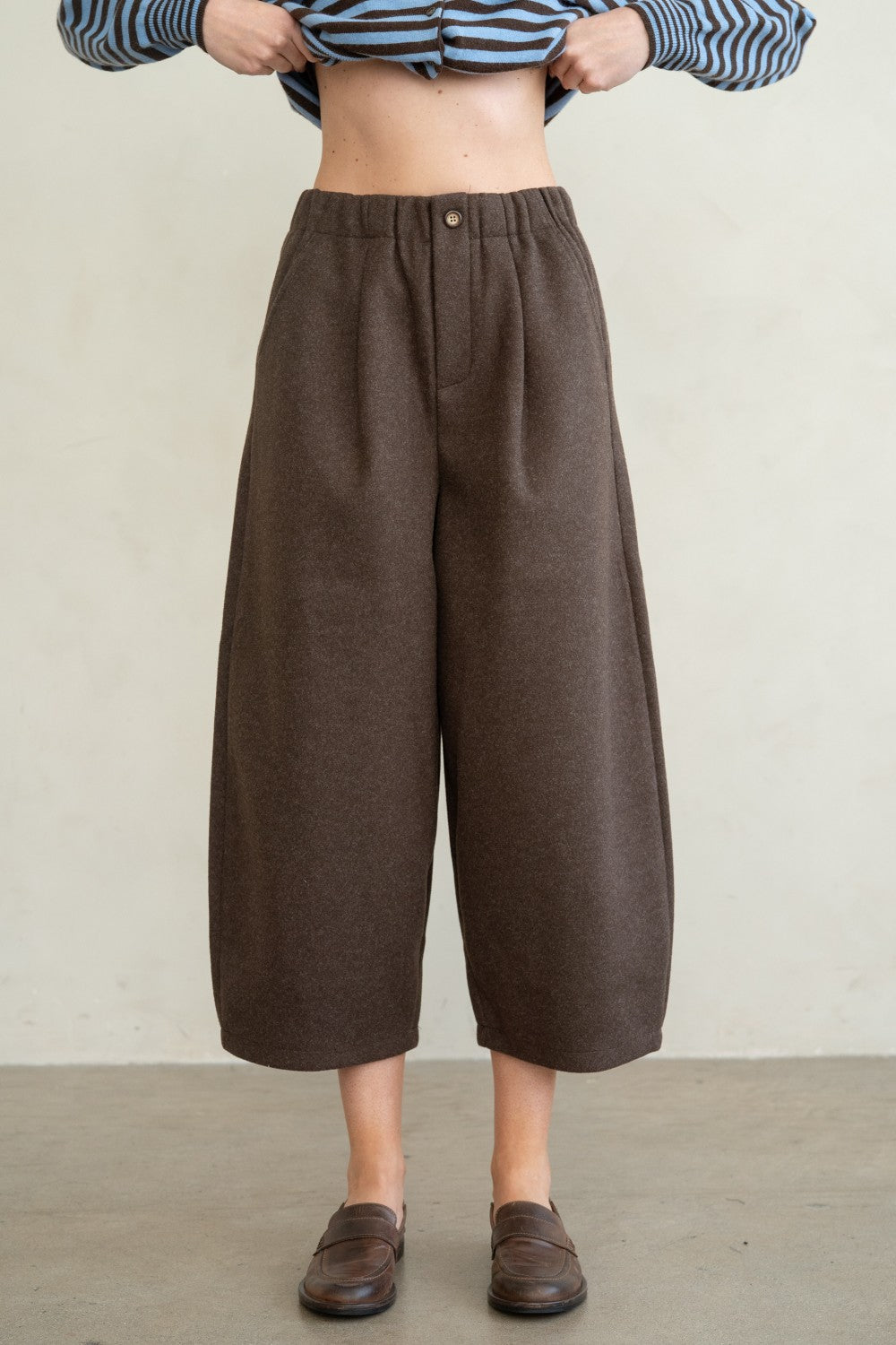 ELASTIC WAIST BARREL TROUSER