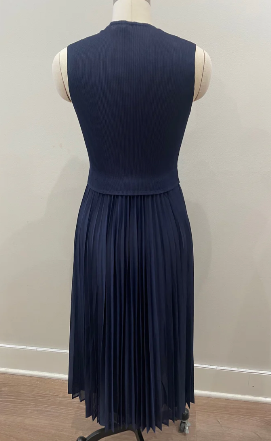 V-NECK MIDI PLEATED DRESS