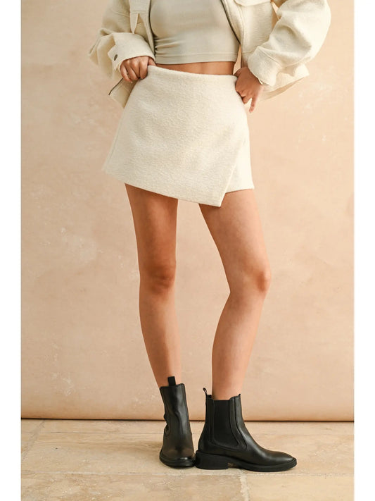 TEXTURED FABRIC SKORT