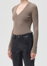 Load image into Gallery viewer, TAVI V NECK LONG SLEEVE
