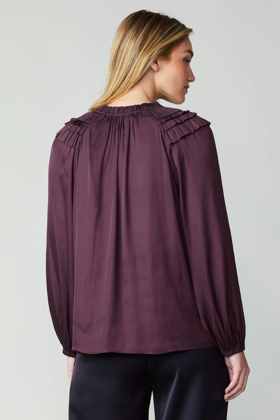 L-SLV SPLIT NECK BLOUSE W/RUFFLE