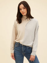 Load image into Gallery viewer, COLORBLOCK TURTLENECK
