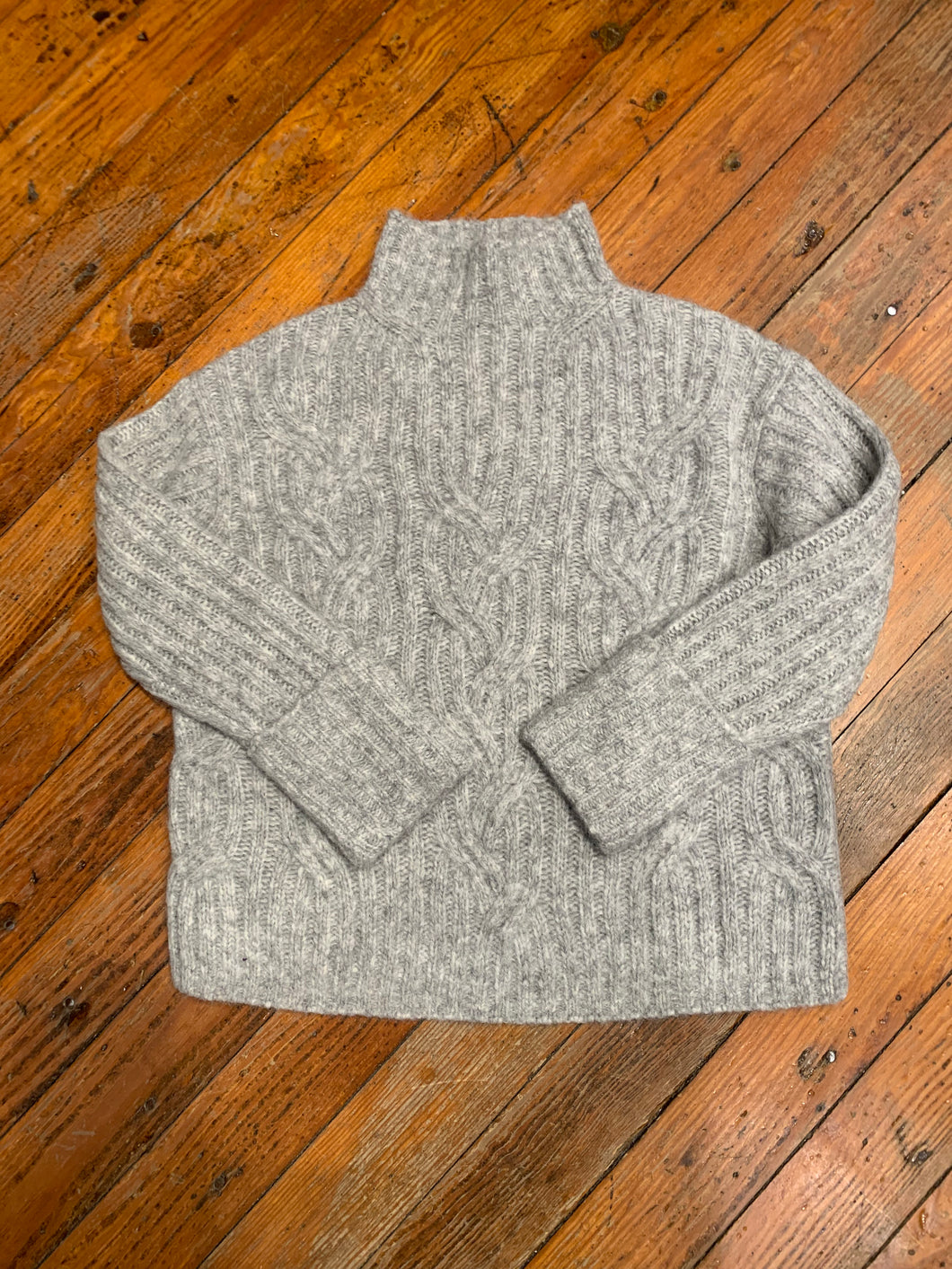 MIRRORED CABLE TURTLENECK