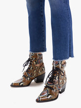 Load image into Gallery viewer, HUSTLER ANKLE FRAY IN SATISFACTION GUARANTEED
