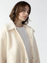 Load image into Gallery viewer, RETREAT SHERPA JACKET
